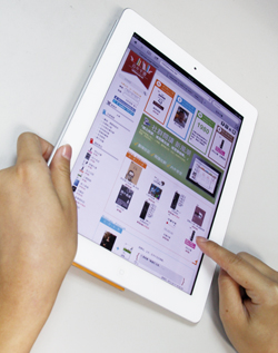 百年千書平台只要使用Chrome、Firefox、Safari等瀏覽器，就可不受硬體規格限制，輕鬆閱讀電子書。