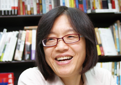 台灣數位出版聯盟副秘書長龐文真表示，「百年千書，經典必讀」未來將與出版社合作，以充實數位內容。