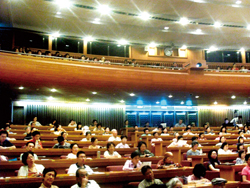 演講會場來賓高朋滿座，顯現經典閱讀活動已蔚為風潮。(國家圖書館提供)