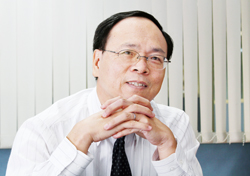 國中圖副館長鄭慕寧表示，新館未來的發展以實體和數位兼顧並重，仍以服務全民為核心。