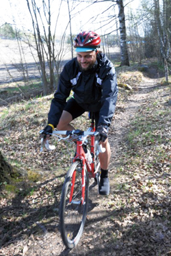 透過自行車的前進，在沉澱中思索圖書館的未來。