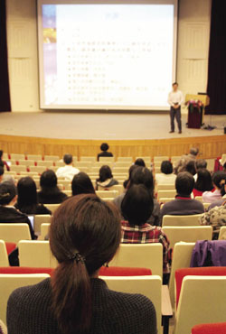 臺灣圖書界重要人士齊聚一堂,探討圖書館未來的方向。