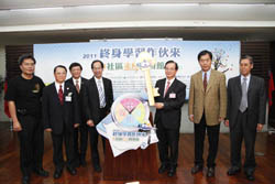 教育部為推動「終身學習作伙來由社區走向博物館」系列活動，培養民眾使用博物館的習慣。