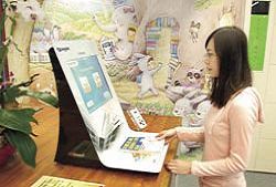 自動借書系統全年無休,相當便民。