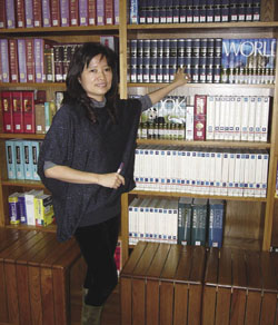 許瓊蕙工作與書籍緊密結合。