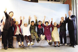 「不老夢想」編織許多生命故事，讓老人家有追夢的可能。(潘云薇攝)