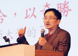 世新大學批判校風出自於書本,賴鼎銘點出了經營學校的獨到見解。
