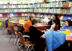 以色列公共圖書館成為當地居民休閒與學習的好去處。