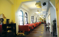蔡明亮導演領軍進駐的「蔡明亮咖啡走廊」以1970 到1990 年間的珍藏與懷舊為主題。