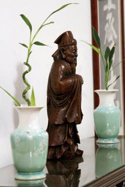 錢穆對朱子相當景仰,家中還擺有朱子雕像。