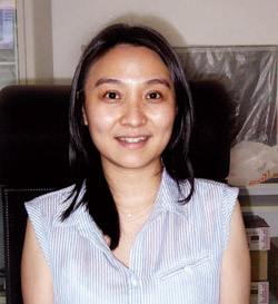 臺大圖書資訊研究所博士生陳世娟，是以博士論文〈癌症病患家屬資訊行為研究〉入選。