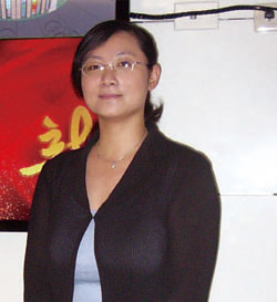 張育蓉就讀中興大學圖書資訊學研究所碩士班，這次得獎的論文，是由郭俊桔教授指導的〈使用者情緒分析於圖書館使用者滿意度評估之研究〉。