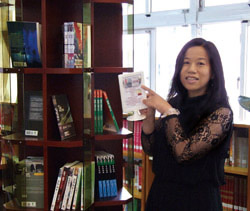 善於營造優質閱讀環境的枋寮高中圖書館主任黃玉杉獲得今年度的閱讀推手個人獎。