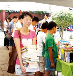 新北市今年串連全市26個分區圖書館同步展開換書活動。(新北市立圖書館提供)