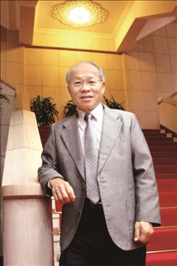 臺灣省政府主席林政則對於過去省府圖書館同仁、默默付出、任勞任怨的工作精神,感到相當敬佩。