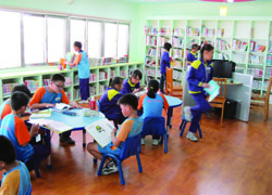 青少年閱讀區讓學子徜徉書海。（竹塘鄉公所提供）