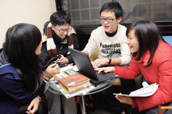 根據「臺灣數位出版市場現況暨民眾對數位閱讀喜好研究案」顯示，電子書已從最初的科技先驅族群慢慢擴散到年輕族群。