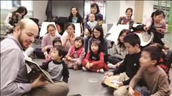 國資圖4C舉辦各式活動,圖為「說故事學美語」活動。