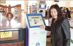 在借書還書時系統會自動發e-mail或簡訊給讀者,以避免逾期,並提供全天候預約借書。