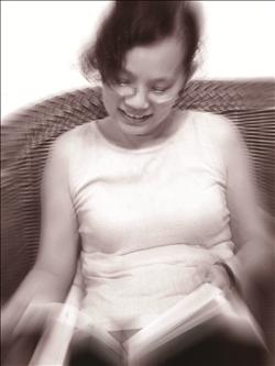 李金蓮退休後腦海裡仍然擁有許多夢想，她希望能夠在小鎮上推行小說「造鎮計畫」，讓每個人都能喜歡上小說，連見面時的問候語也是「你最近讀了哪本小說」。