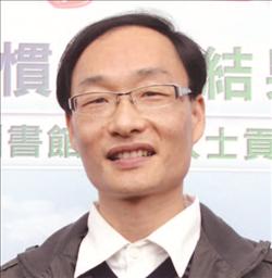 傑出圖書館員獎 // 臺中市大安區圖書館館長 // 黃欽輝