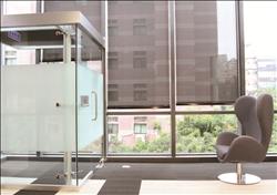 館內擁有15處全國大學圖書館首創的「手機亭」。