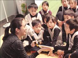 「愛在偏鄉,雲端閱讀」開跑記者會,請來名人媽媽蔡依珊為偏遠地區兒童講故事。