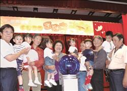 愛智圖書公司也舉辦故事媽媽的培訓活動。