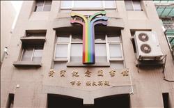 黃賓紀念圖書館隱身於嘉義市延平街上。