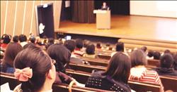 國內圖書館經常舉辦演講或小型表演活動，如何在實務運作上突破經費的限制，是值得我們省思的事情。