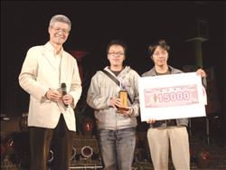 中正大學第二屆主題「紫荊論劍」,冠軍隊伍獲頒獎金。