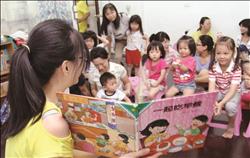 阿福的書店固定每周三、五會舉辦親子讀書會。