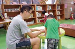 屏東縣文化處力推親子閱讀。