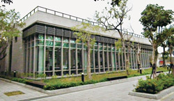 李科永紀念圖書館是採地上一層,地下二層的挑高設計。