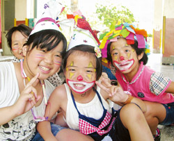 新住民子女透過戲劇營的演出，讓學習更具豐富性。（臺灣東南亞姐妹會提供）