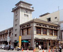 1939年所建的合同廳舍為鋼筋混凝土加強磚造的二層樓建築。