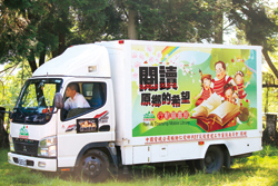 行動書車走遍偏遠部落。(南投縣仁愛鄉立圖書館)