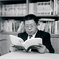 文經出版社主編管仁健