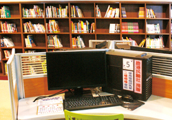 鹿港扶輪社拋磚引玉捐贈公用電腦。