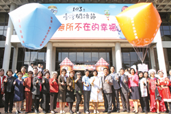 教育部「第二屆臺灣閱讀節嘉年華會暨圖書館傑出人士貢獻獎頒獎典禮」於國家圖書館熱鬧登場。