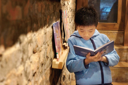 教育專家發現，科普類教科書轉換成圖畫書形式，學生的吸收力大增。