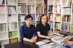 是建築師張瑪龍及陳玉霖共同組成的團隊，兩人曾是師生，如今成為工作夥伴。