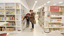 兒童閱覽區內的青少年書籍。