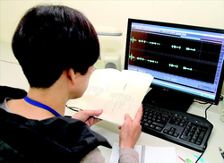 錄製有聲書時要注意音波頻率圖，以管控錄音品質。
