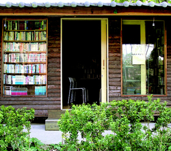 「晴耕雨讀小書院」提供小包廂租借，可作為舉辦閱讀活動或朋友聚會的場地。