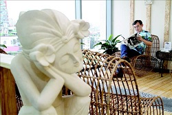 峇里島風格的世界之窗悅讀角。