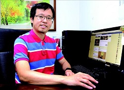 柯皓仁是國立臺灣師範大學圖書資訊學研究所教授兼圖書館館長，同時也是圖書館Facebook 粉絲專頁「小地方大書房」建立者。