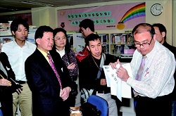 組團參訪香港學校圖書館查考查閱讀推展。