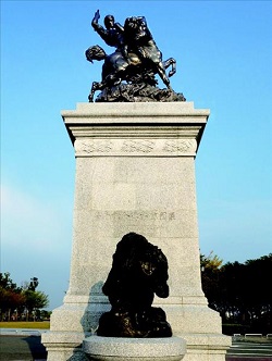 奇美博物館將《鐵修斯戰勝人馬獸》雕像作為入口意象。