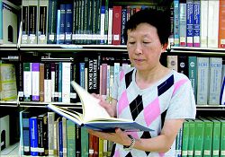 彭月貞本身就是一部活字典。